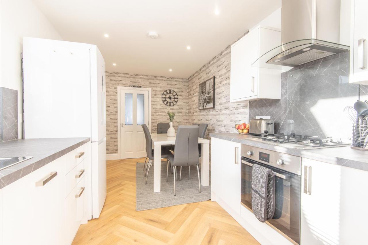 Bright, Fresh, Renovated 3 Bedroom Apartment In The Heart Of Montrose Angus Eksteriør bilde