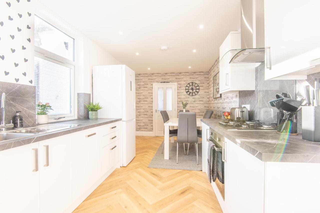 Bright, Fresh, Renovated 3 Bedroom Apartment In The Heart Of Montrose Angus Eksteriør bilde